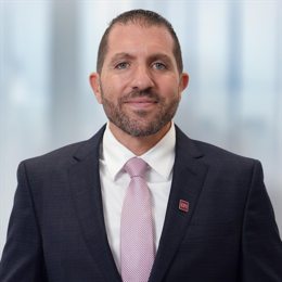 特朗普提出金卡计划以吸引顶尖留学生，力图解决人才短缺问题