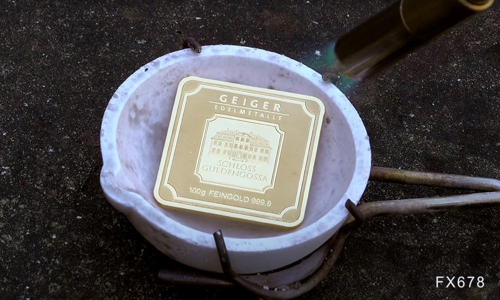 特朗普称赞马斯克工作出色，并计划购车支持他